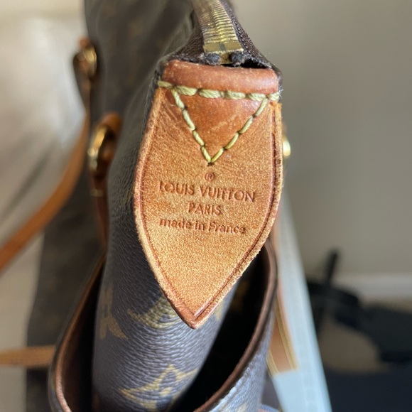 Louis Vuitton shoulder bag. - Picture 8 of 17